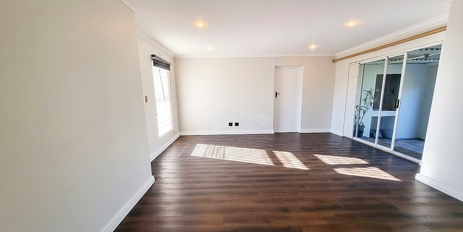 3 Bedroom Property for Sale in Sunningdale Western Cape